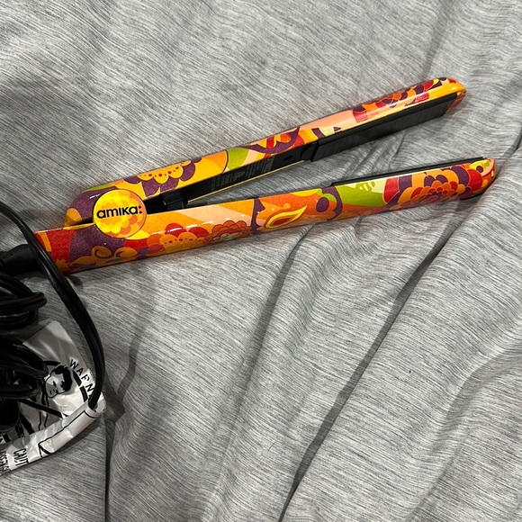 amika Other - Amika hair straightener
